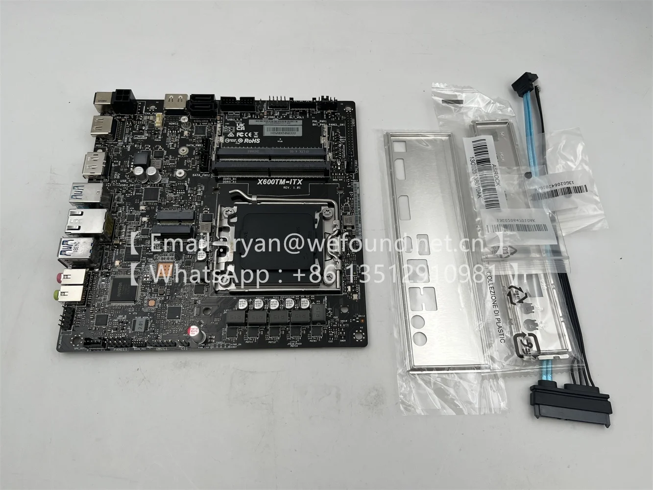ASRock Thin Mini-ITX AM5 소켓 9000, 8000 및 7000 시리즈 듀얼 DDR5 6400용 X600TM-ITX