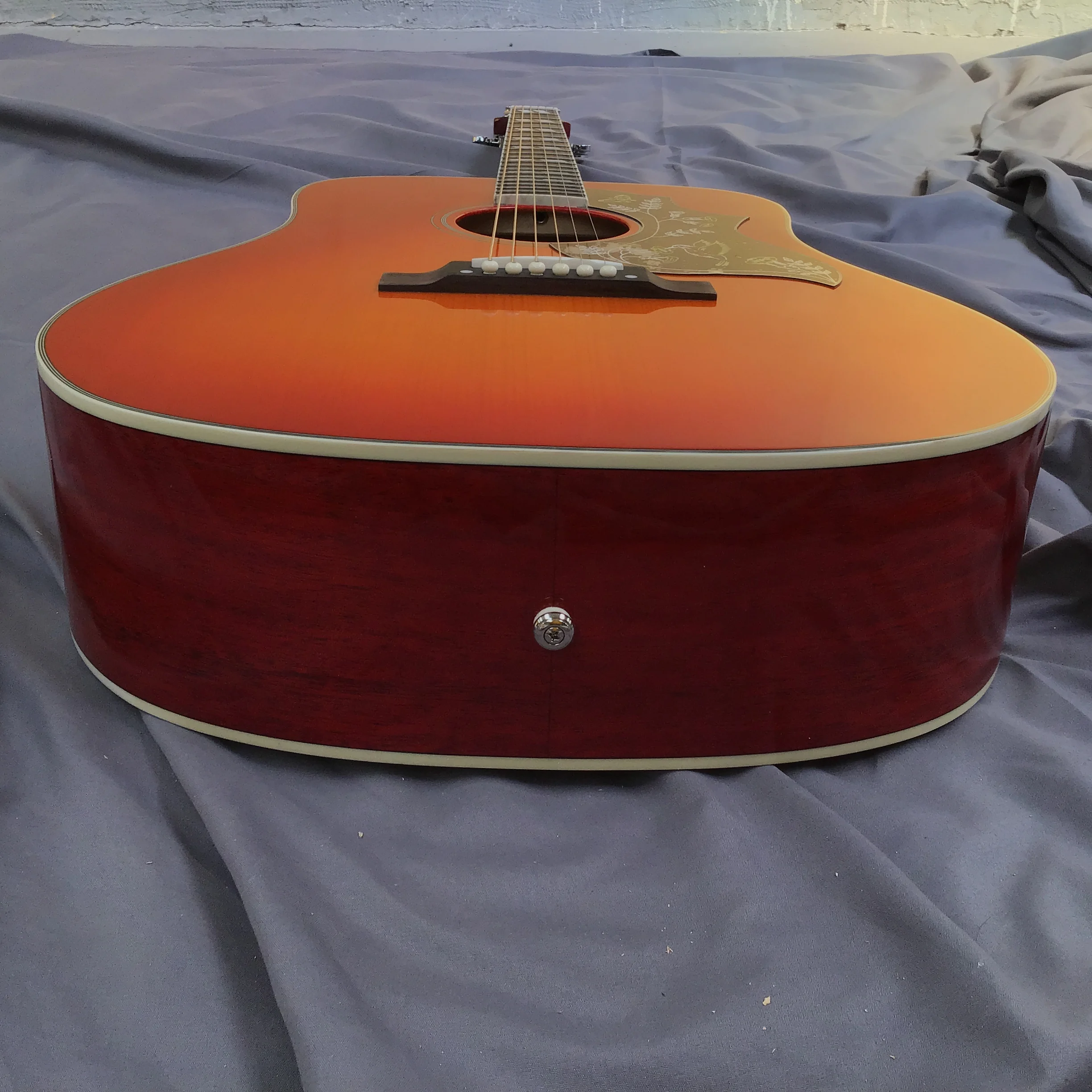

In Stock 41-inch cherry red hummingbird face acoustic guitar. Free shipping wholesale and retail guitars 6strings guitarra