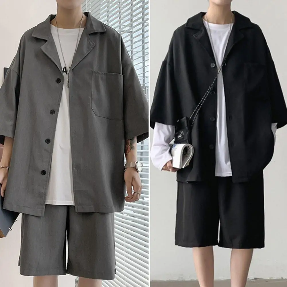 

2Pcs Solid Color Men Casual Outfit Lapel Shirt Elastic Waist Wide Leg Shorts Set Patch Pocket Single Breasted Loose Fit Outfit