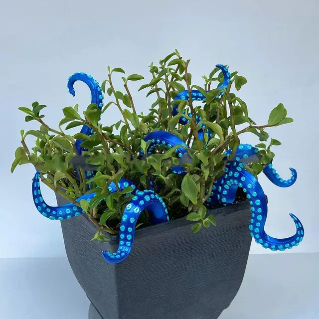 Glow In The Dark Octopus Tentacle Stakes 1
