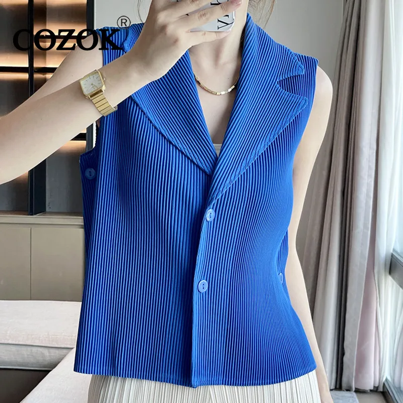 

COZOK All-match Solid Color Pleated Turn-down Collar Tank Top 2024 New Women Fashion Slim Fit Single Breasted Vest WT730