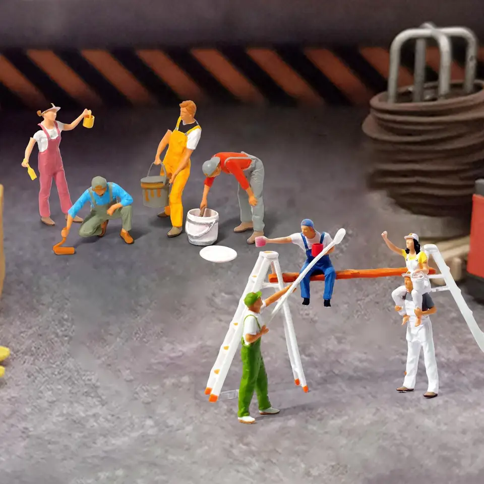 Figurines De Jeux En Plastique Et Bois. Miniatures Jouet