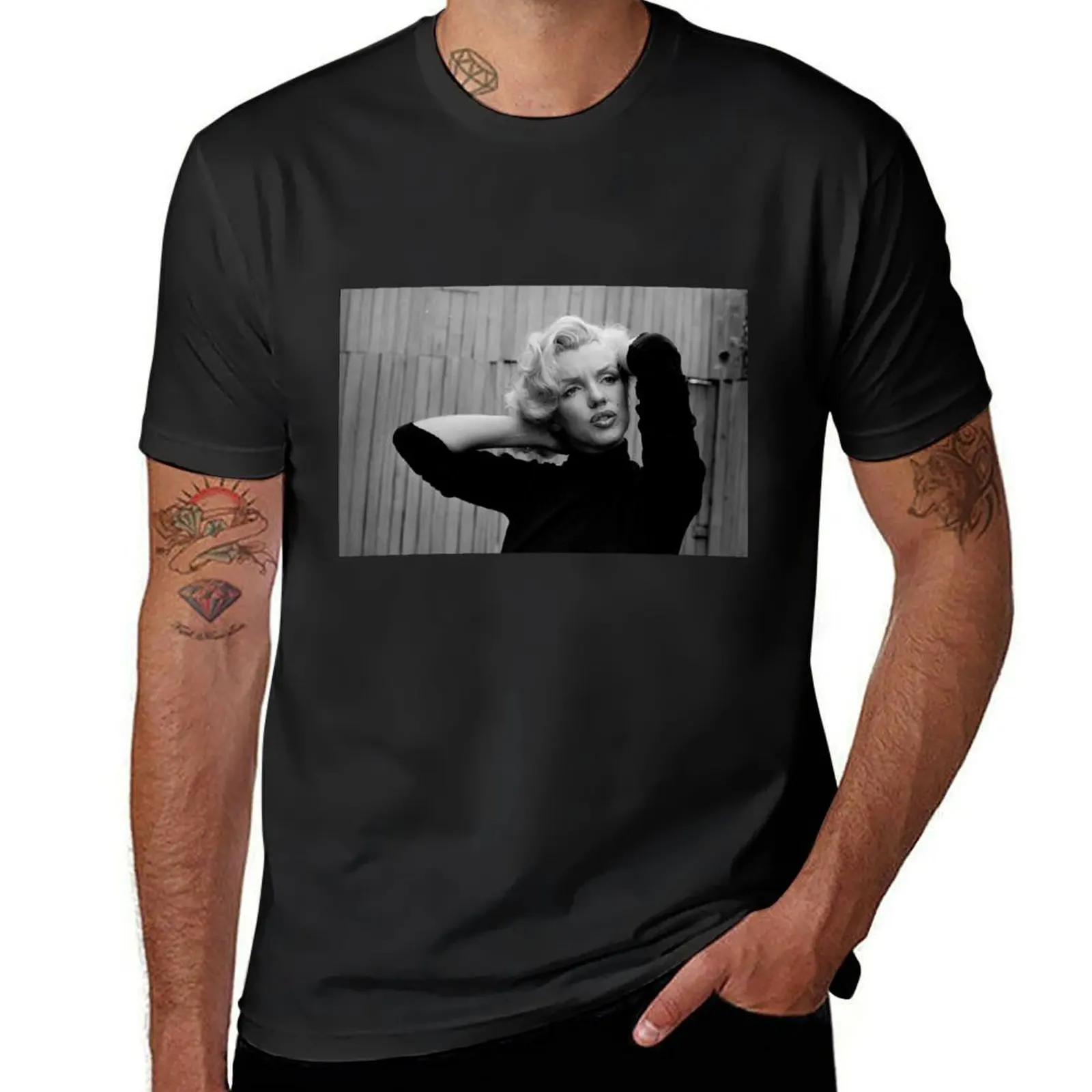 

Мужская черно-белая футболка с принтом Marylin Monroe