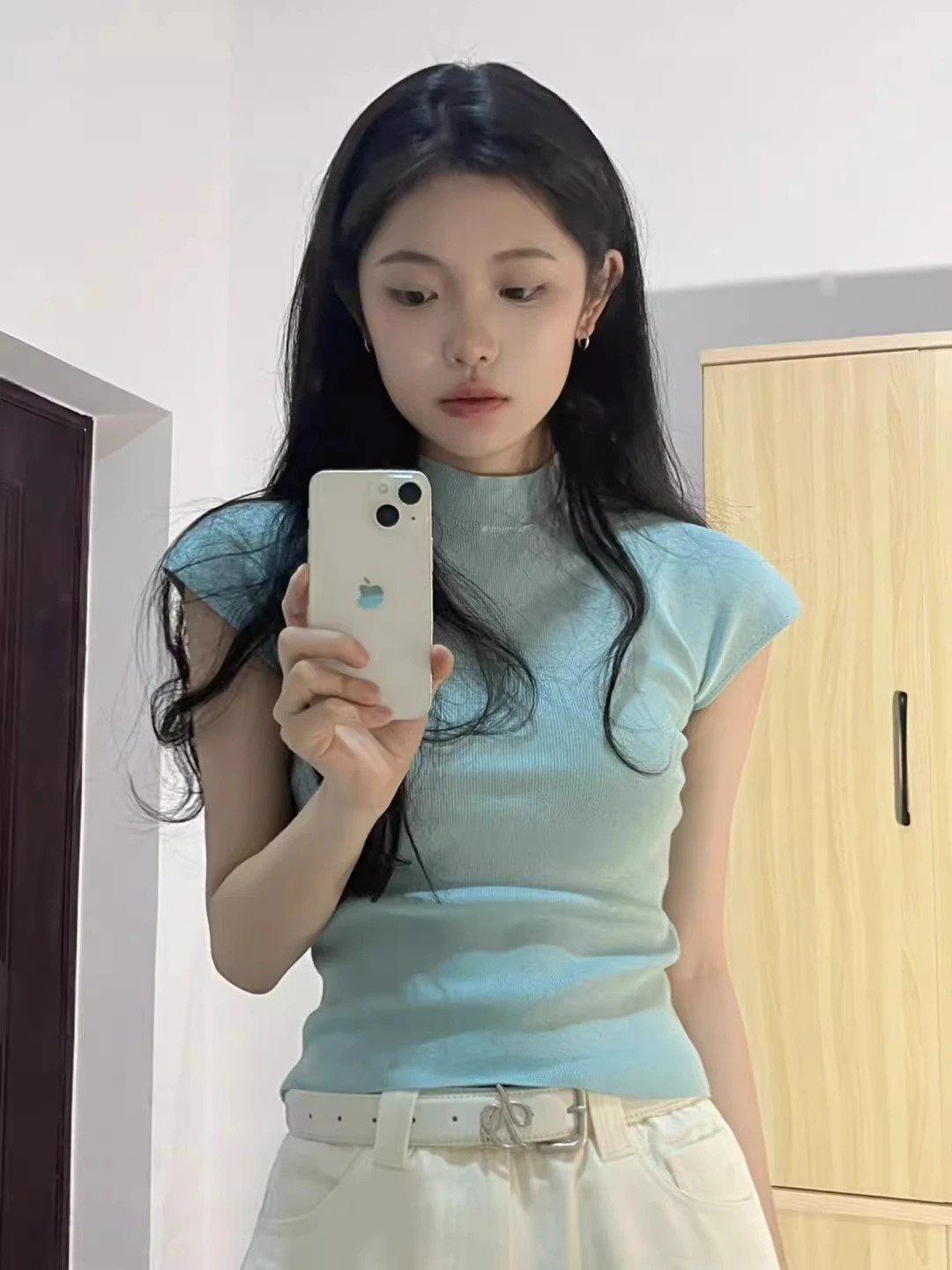 

Strapless sleeveless t-shirt women summer new niche design half high neck knit sweater French sweet and spicy short tops