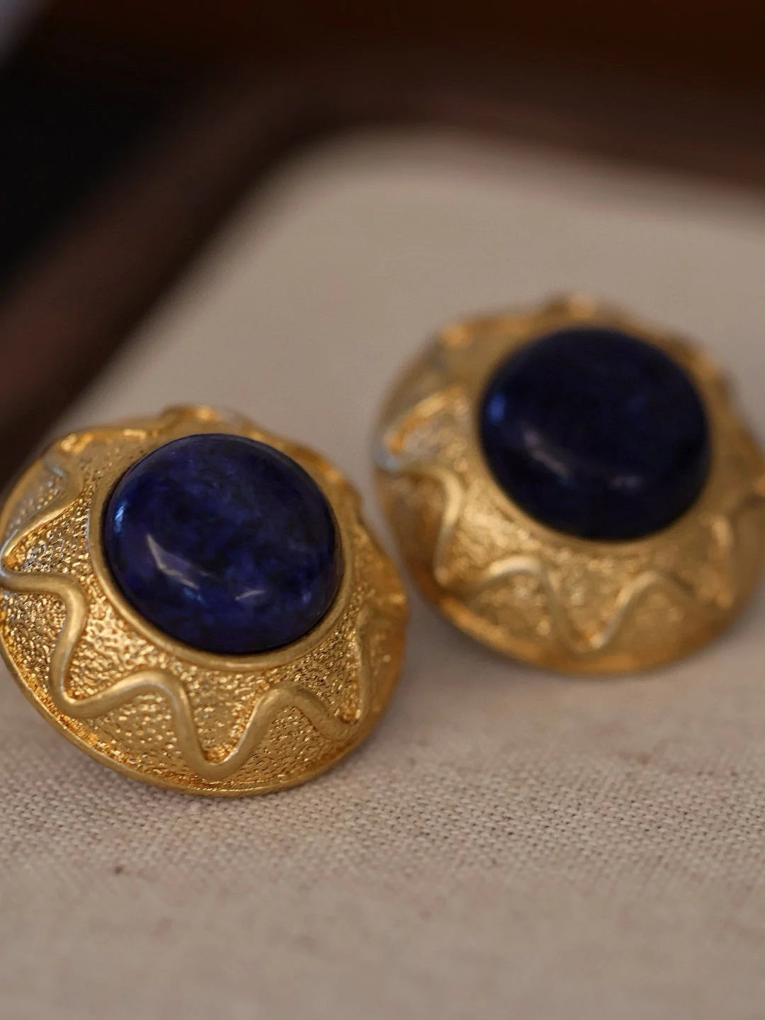 

Niche vintage turquoise ear clips