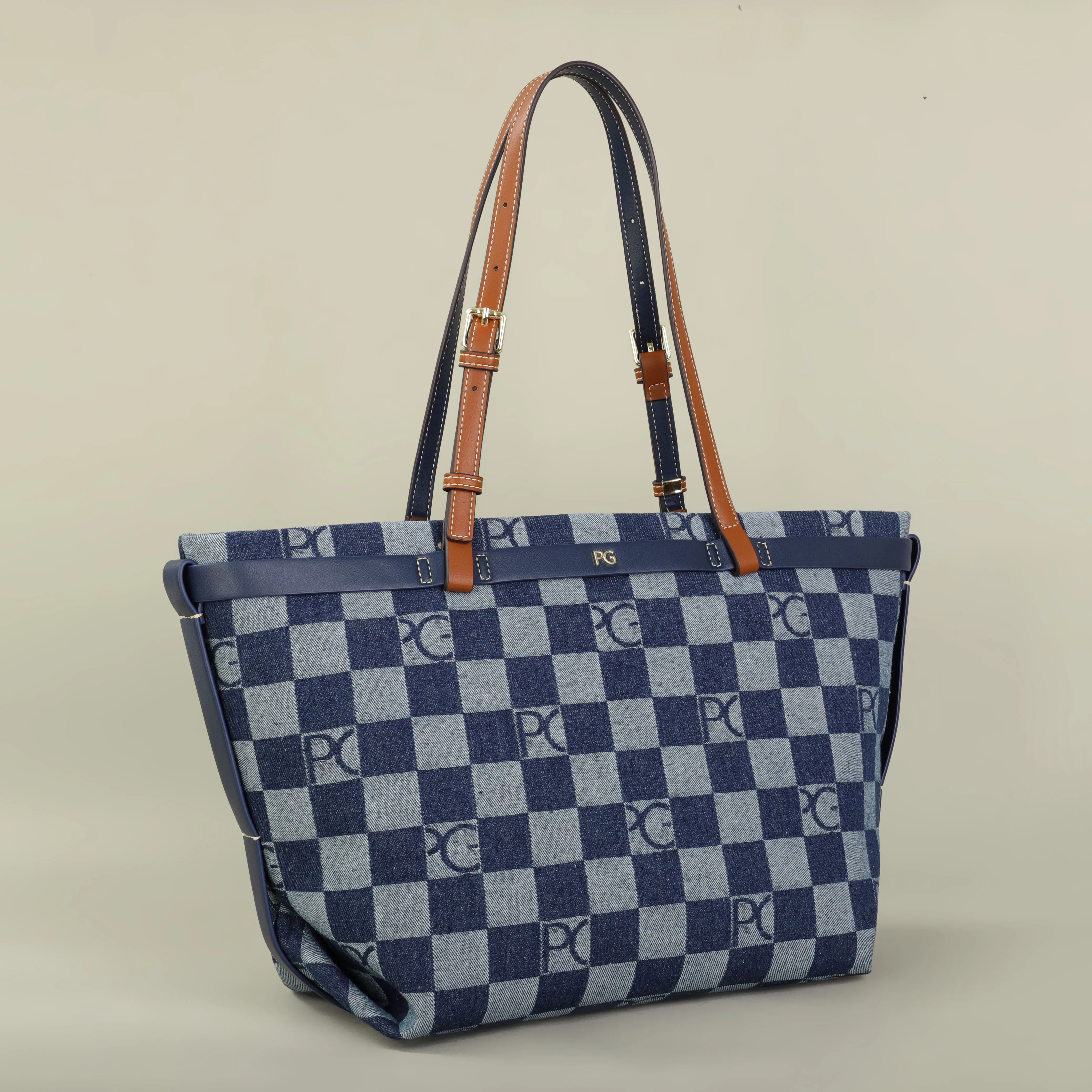 Lightweight shoulder bag