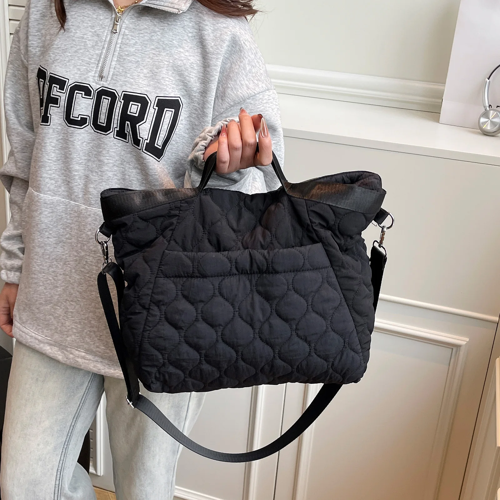 Women Nylon Simple Shoulder Handbag Adjustable Strap One Shoulder Crossbody Bag Quilted Crossbody Bag for School Work Daily Use