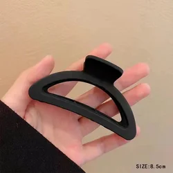 Elegant Black Hair Clip for Women - Fashionable Shark Clamp Accessory (C)