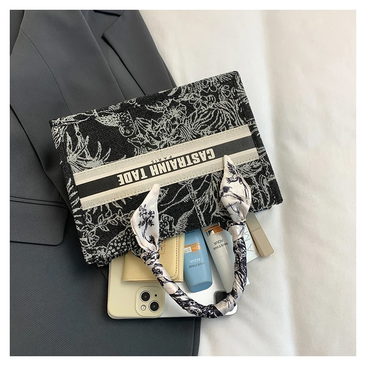 Carauana tote bag daily commuter style