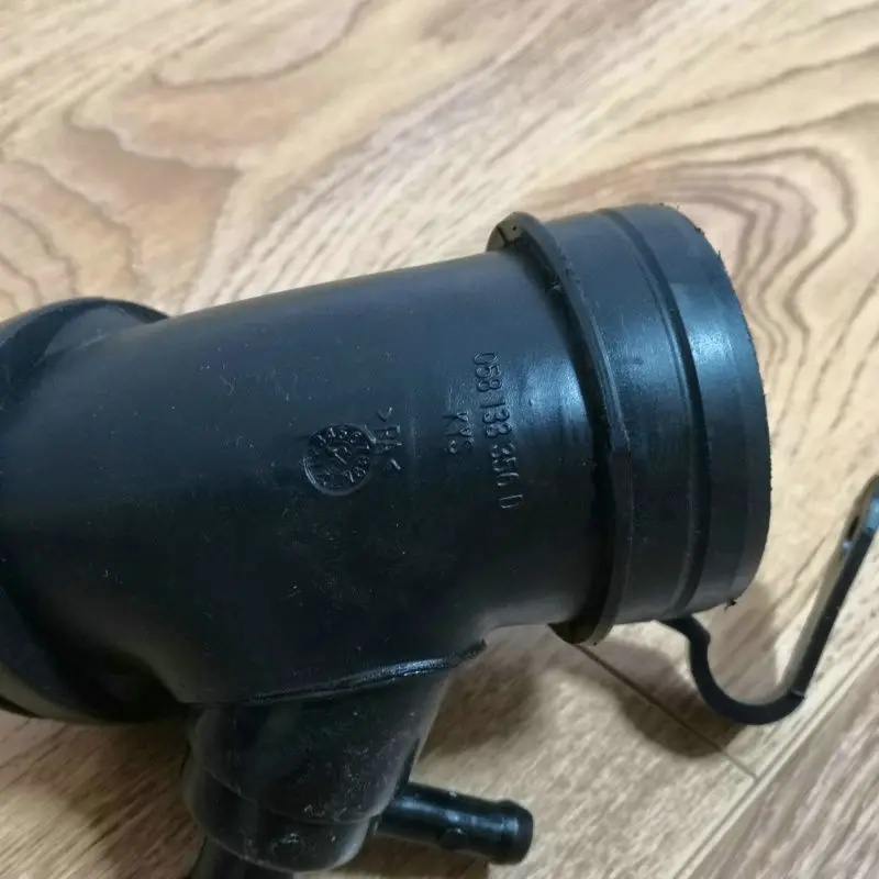 Apply to Aud-i A6 C5 Passat B5 PASSAT 1.8 Intake pipe Vent pipe Air guide device Throttle exhaust 058 133 356 D