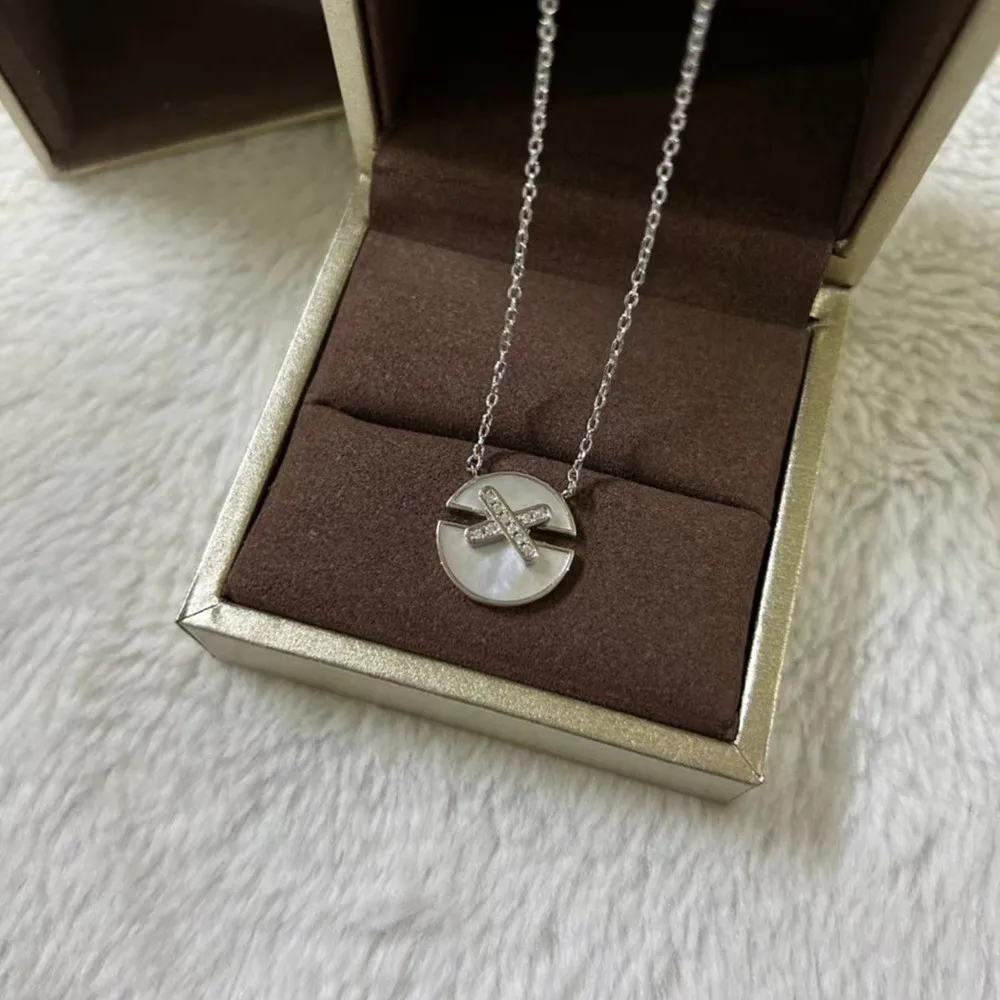 JEUX DE LIENS HARMONY Jewelry Series Fritillaria X-shaped Pendant Necklace from Luxury Brand Women's Fashion Versatile Style