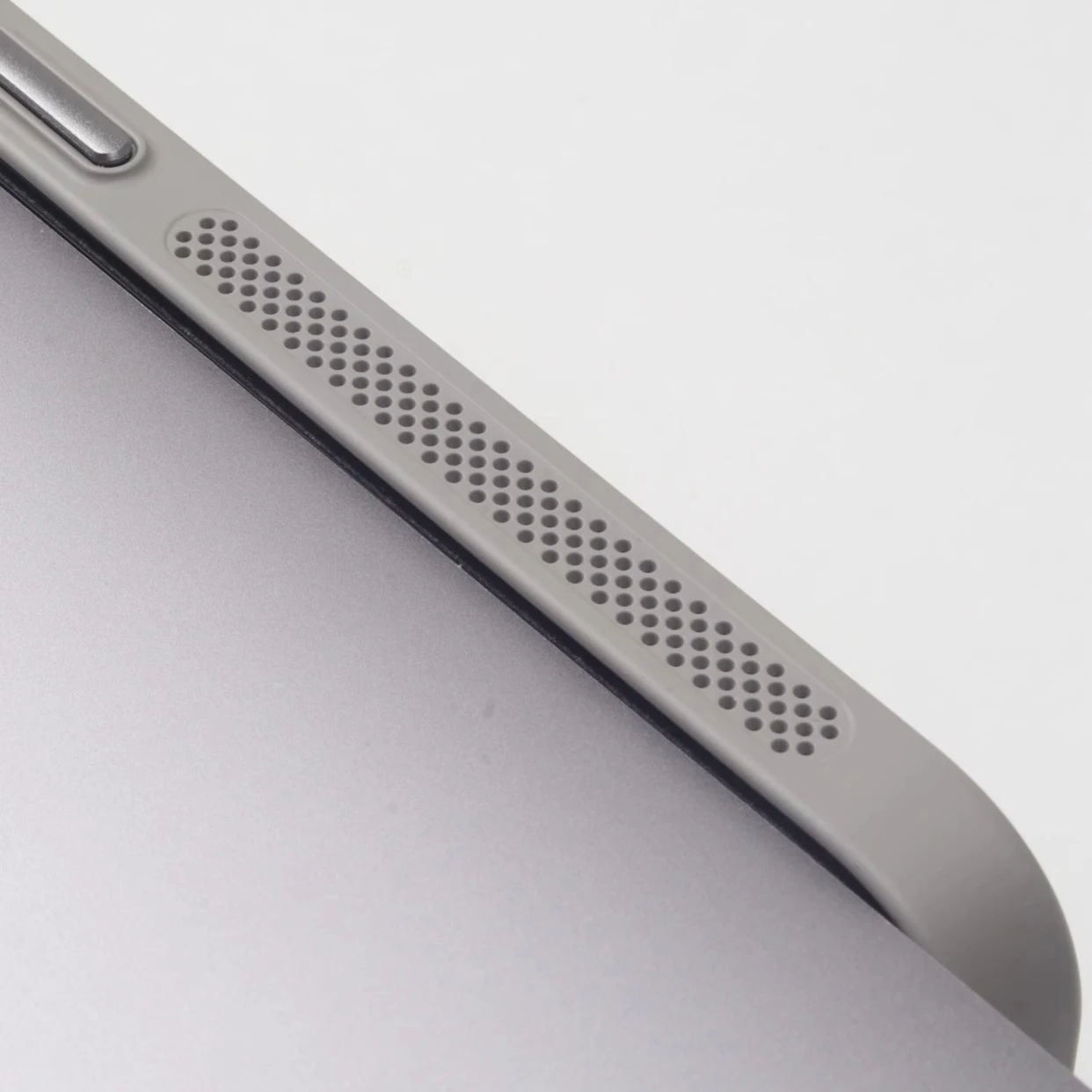 Ultra Thin Breathable Cooling Hard Case with MagSafe Wireless Charging Compatibility