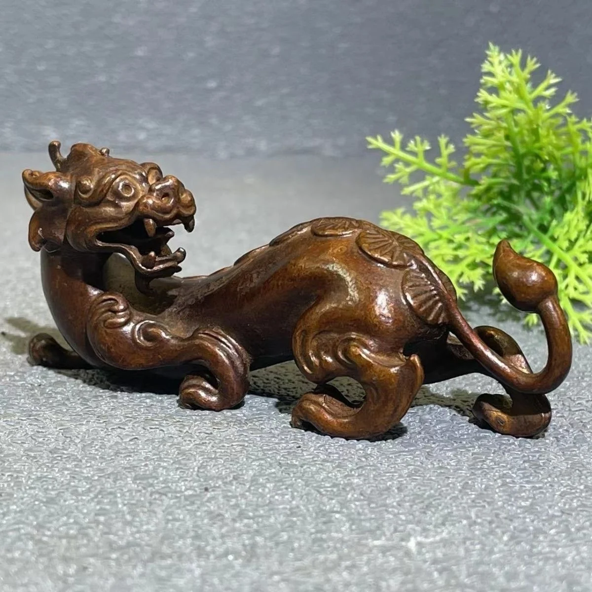 Solid dragon ornament, paper dragon shaped pen holder, ruler, tea pet, home and desktop decoration ornament