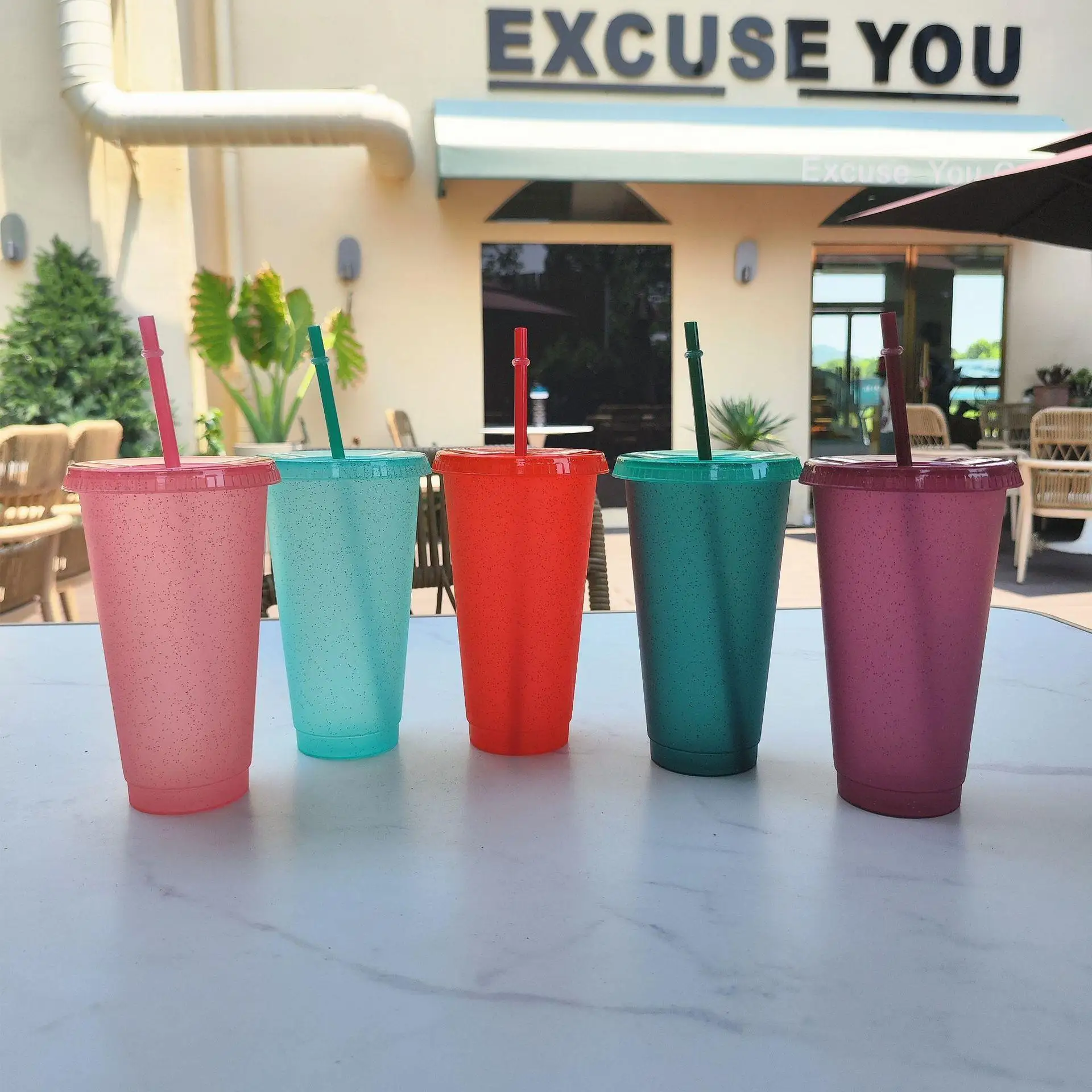 빨대 뚜껑이 달린 710/500ML 물병 플라스틱 재사용 가능한 맞춤형 Drinkware 커피 마시는 컵 Gobelet Avec Paille 텀블러