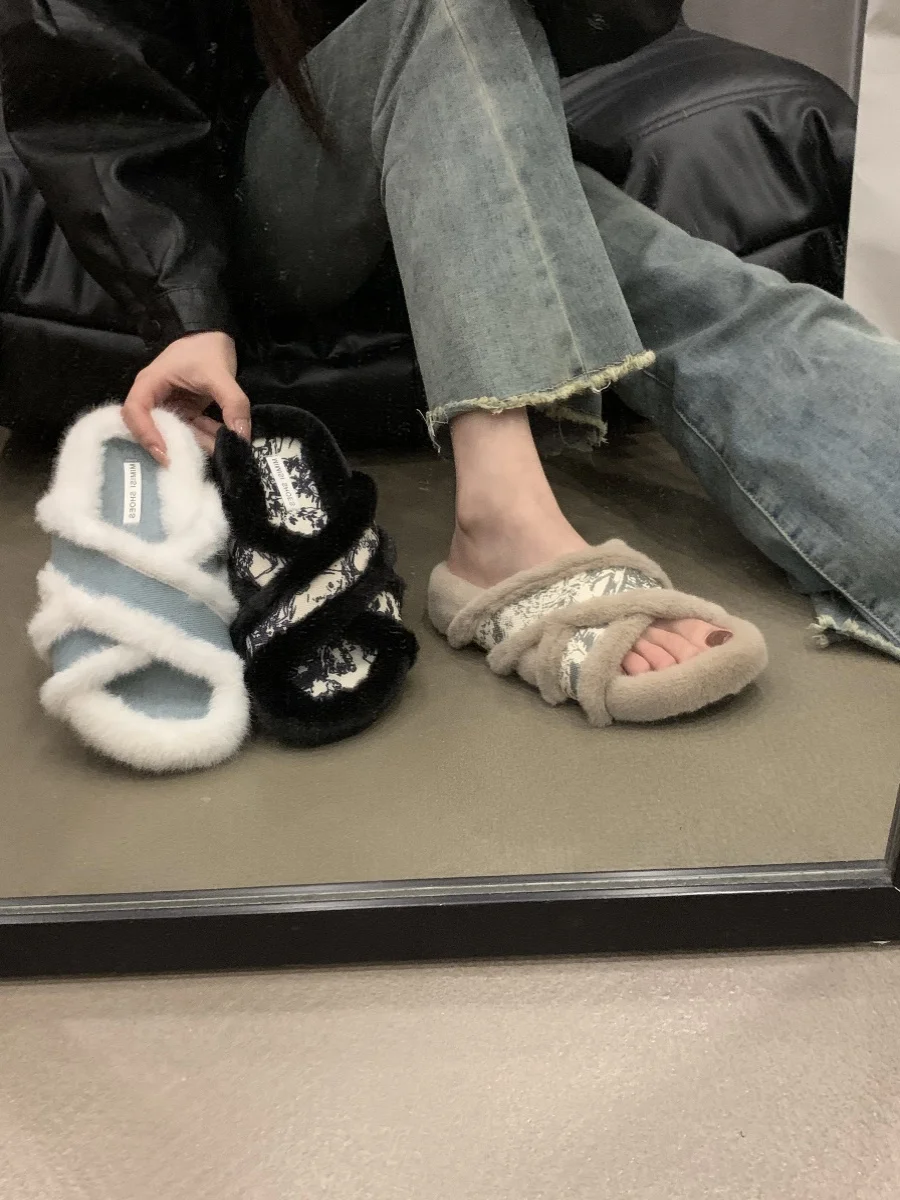 

Flat Shoes Female Plush Slippers For Adults Slides Platform Low Fur Soft Casual Rubber PU Shearling Retro Leisure