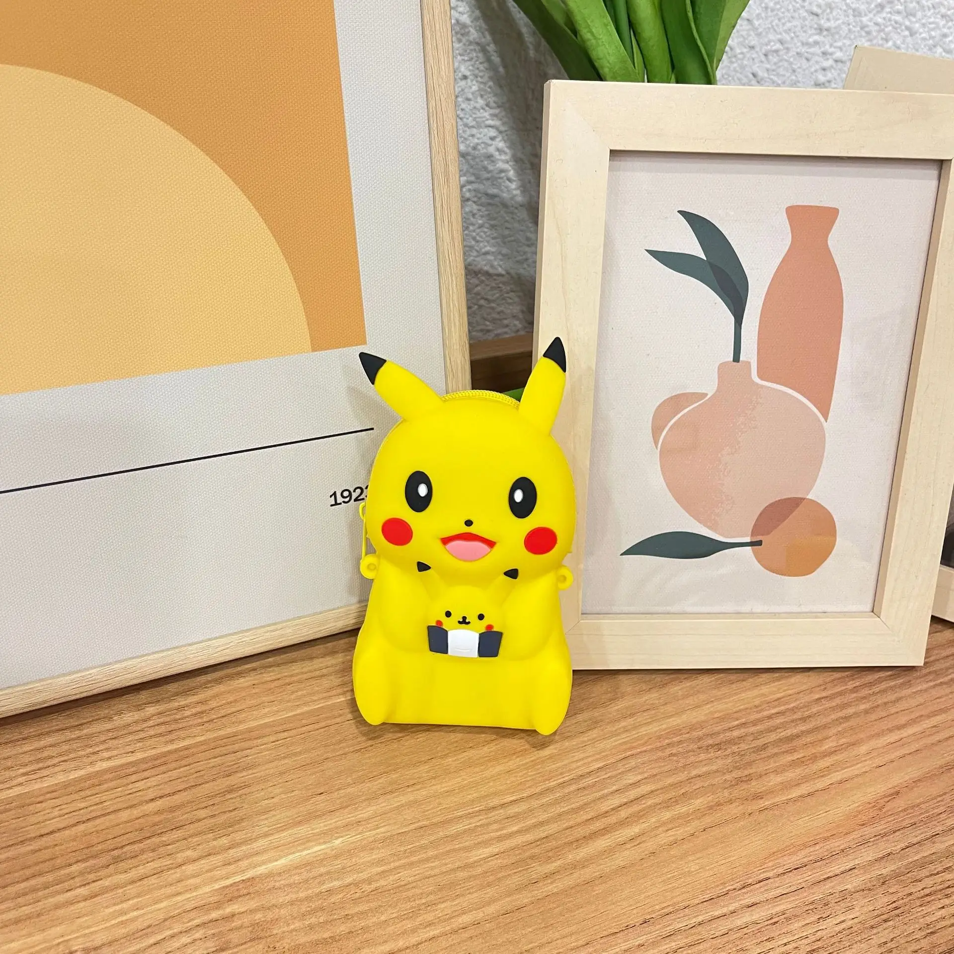 thumbnail image 1 of Cartera japonesa de dibujos animados de Pokemon Kawaii Pikachu Eevee Squirtle Bulbasaur moda de silicona para niños Skew Straddle Zero Wallet regalo, 1 of 5