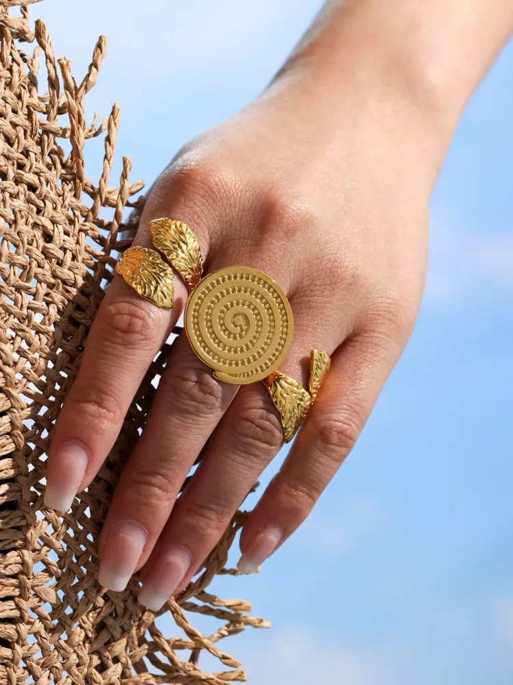 Anelli grandi regolabili in acciaio inossidabile per donna Anello aperto grosso da donna placcato oro 18 carati impermeabile non appannante con motivo a spirale - immagine 5