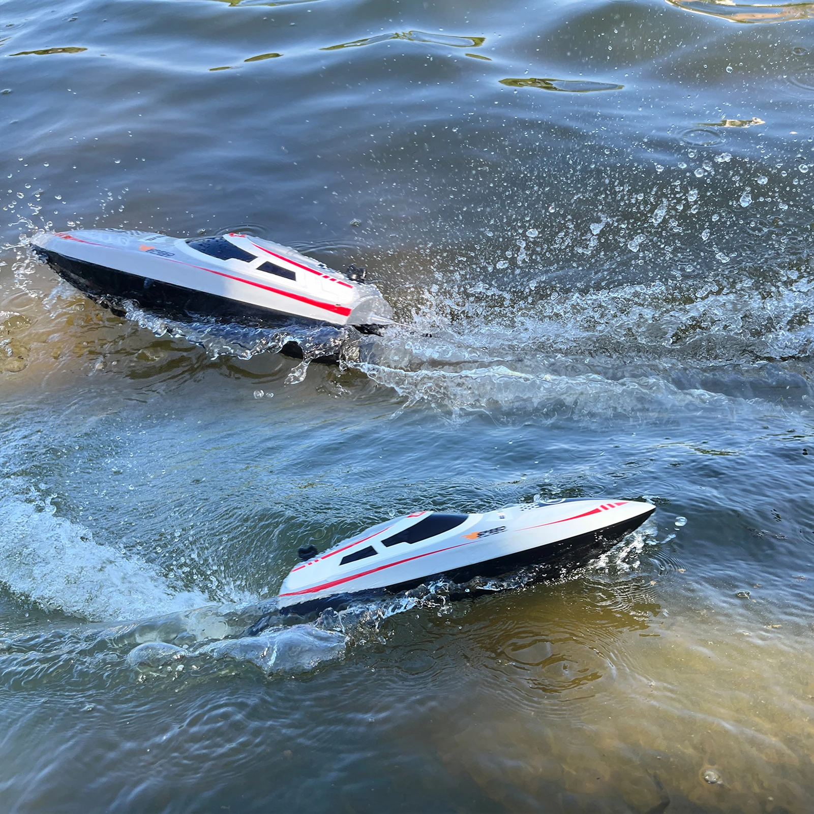 30KM/H High Speed Remote Control Boat 2.4GHz Boat for Adults Water Cooling System Low Power Reminder Off Water Sensing