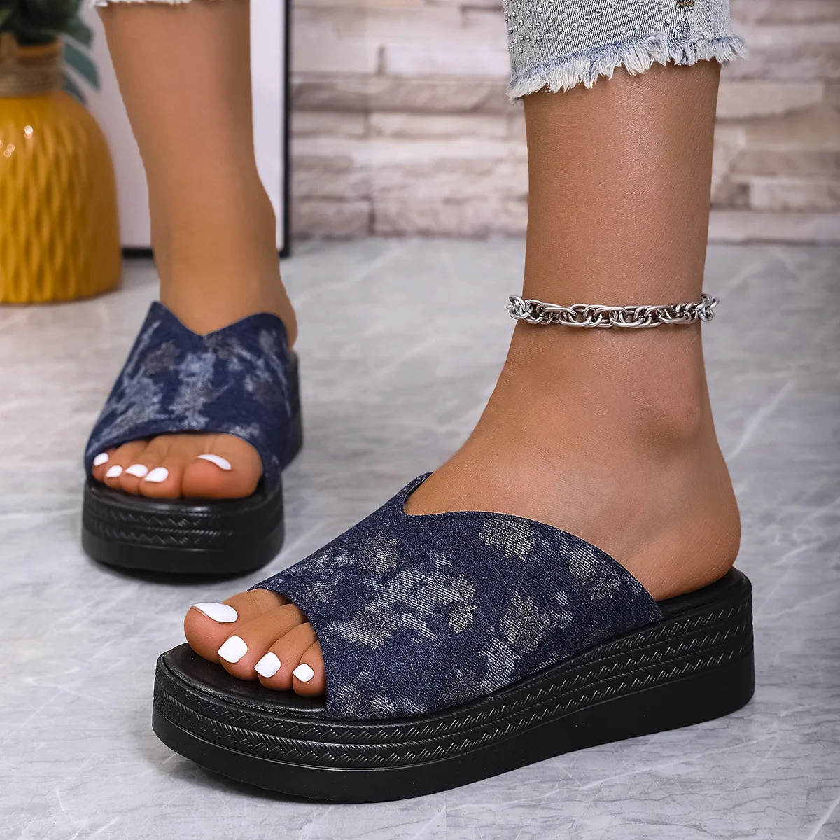 Plus Size Fashion Women Platform Slippers 2025 Summer Blue Denim Wedge Sandals Women Thick Bottom Non Slip Outdoor Beach Shoes