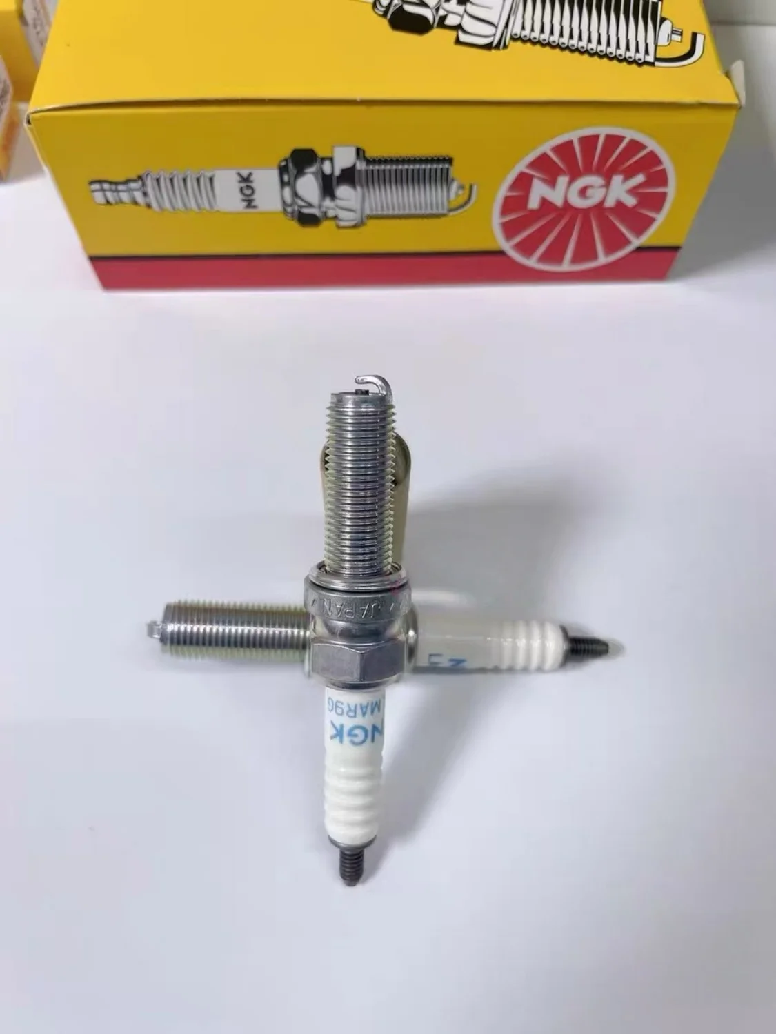 1pcs NGK Spark Plug LMAR9G 97476 For NINJA 400, Z400 ABS (19-18