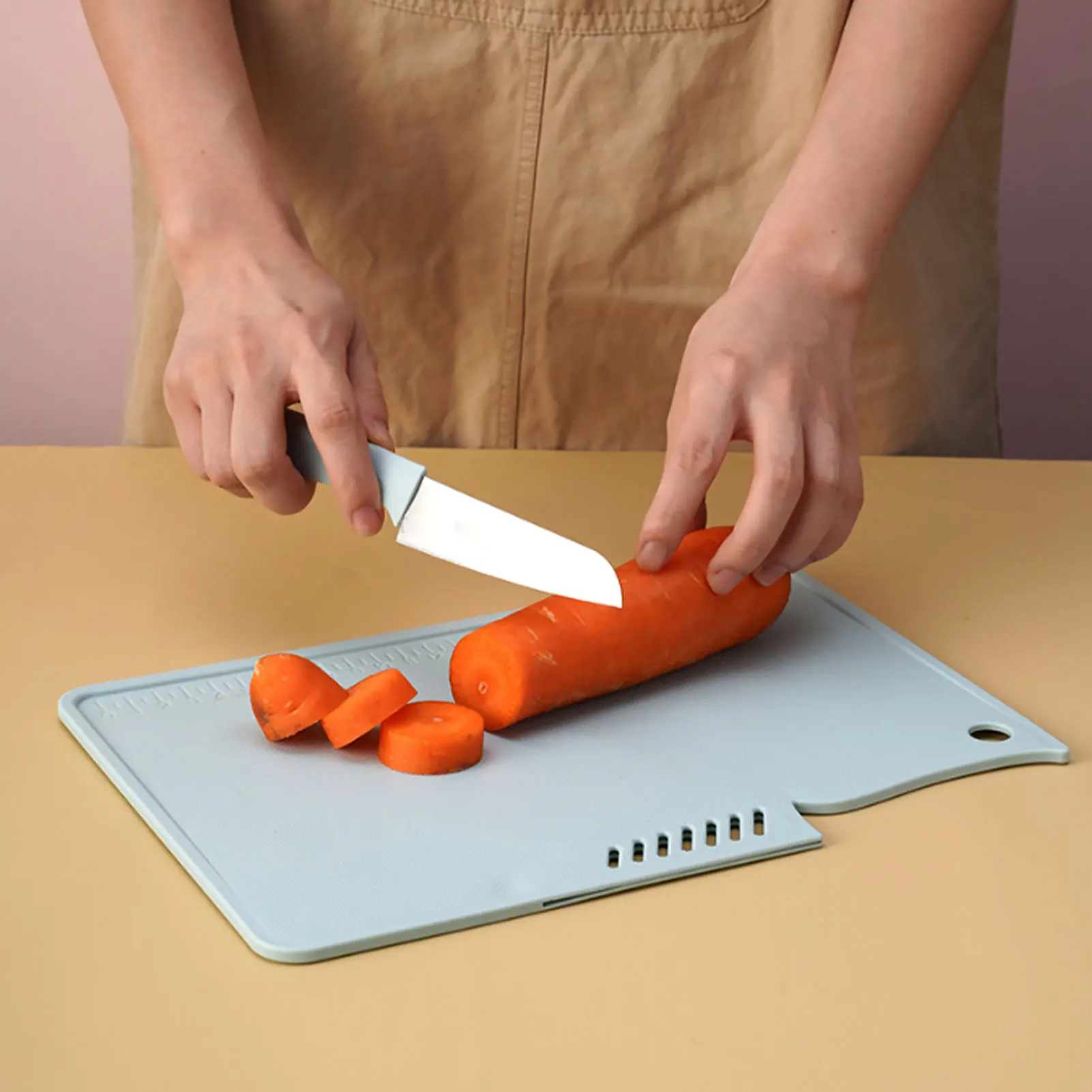 KnifeAndCuttingBoardSetForSmallHouseRentHouseDormitoryCookingCheapLightSmallDish.jpg