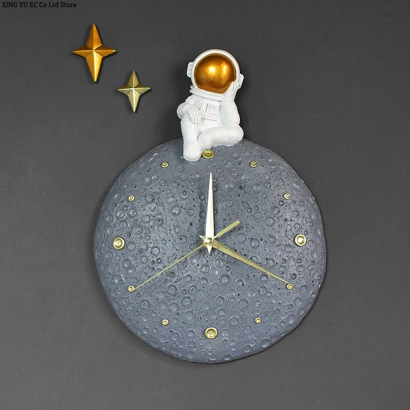 Modern Light Luxury Astronaut Wall Clock Personality Dining Room Decoration Creative Living Home Fashion | Дом и сад