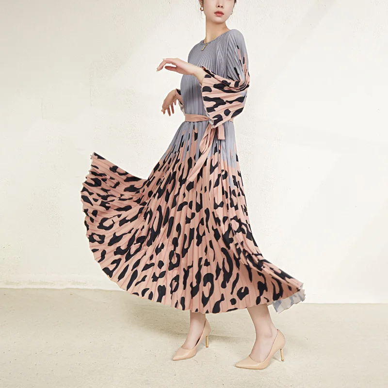 

YUDX Miyake Pleated 2023 Spring and Summer New Literary Style Niche Senior Leopard Print Mid-sleeve Round Neck Long Ladies Dress