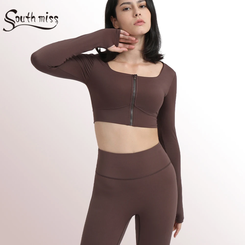 

Кроп-топ женский коричневый с длинным рукавом и U-образным вырезом