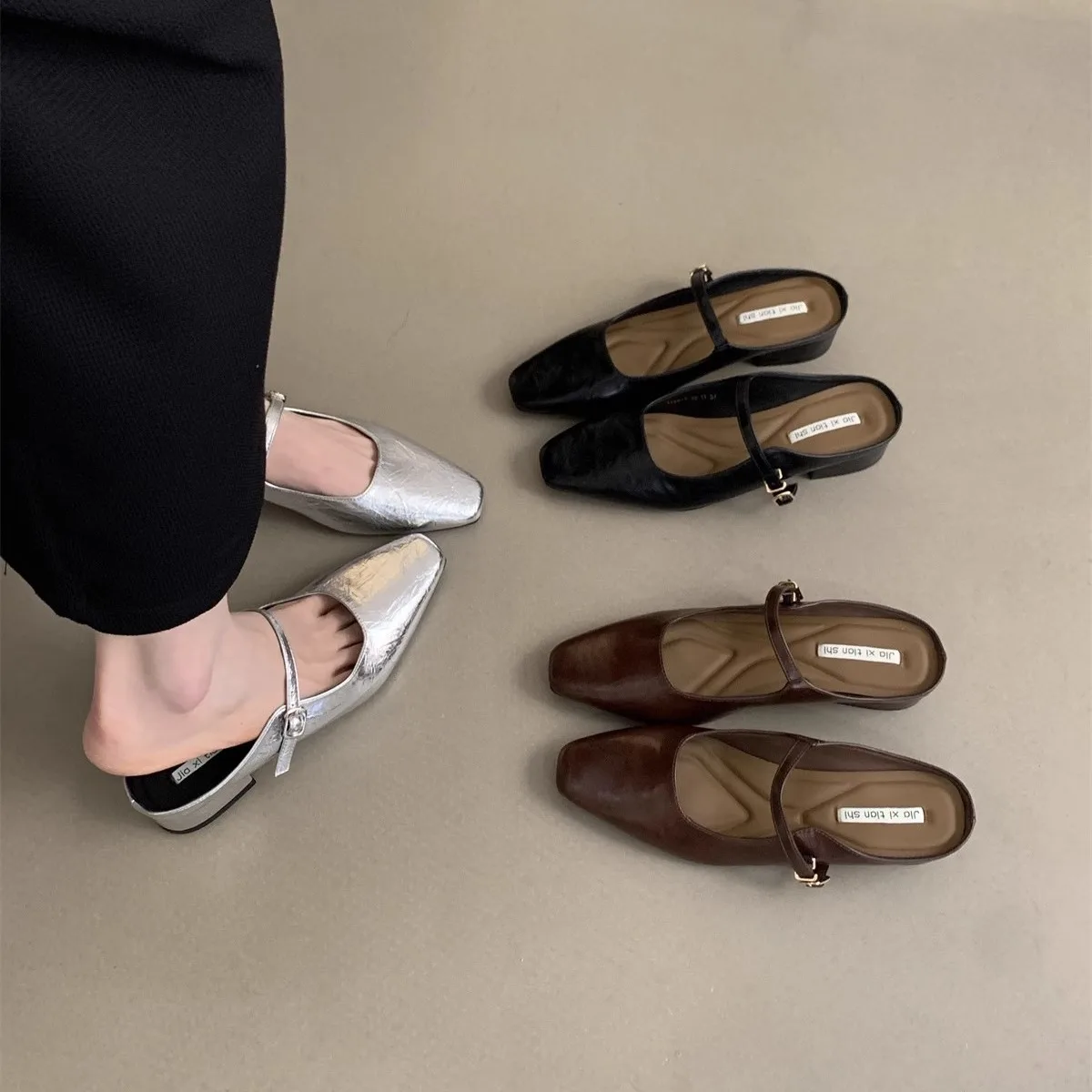 

Шлепанцы женские резиновые, мягкие сланцы на низком квадратном каблуке, квадратный каблук, ремешок с пряжкой в римском стиле, лето 2024