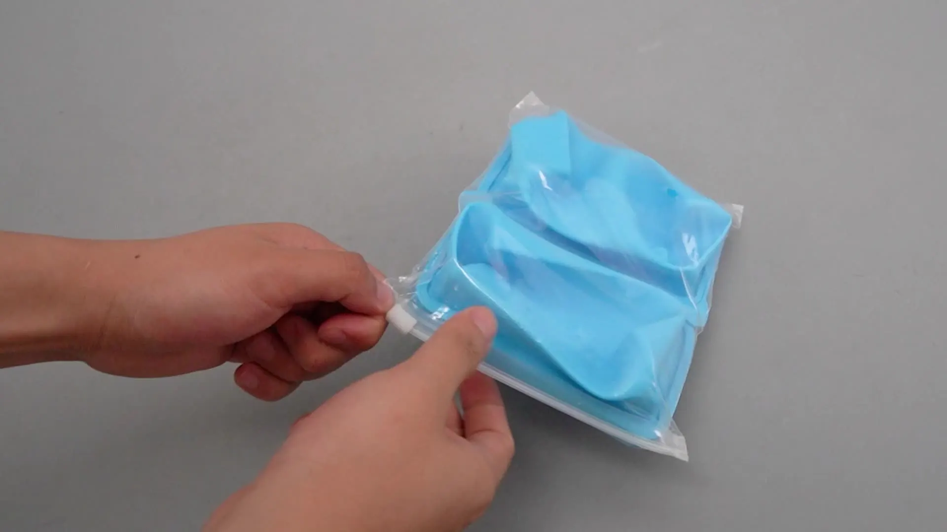 Stampi per congelatore in silicone per zuppe con coperchio, vassoi grandi per cubetti di ghiaccio da 1 e 2 tazze, contenitori per alimenti per la