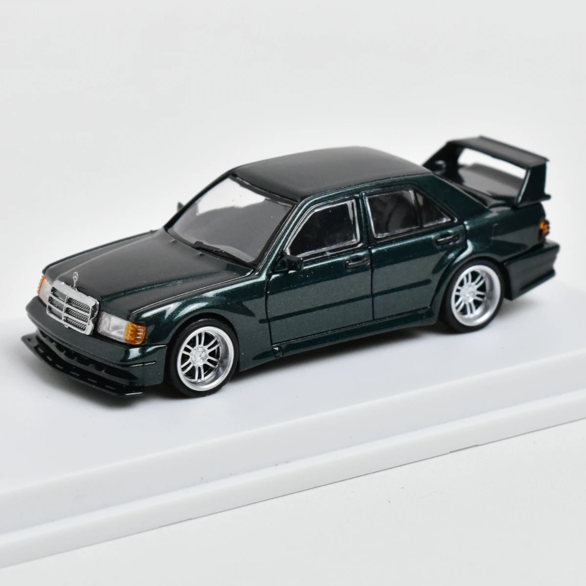 SEEKER 1:64 190E 2.5-16 エボリューション ダイキャストモデル