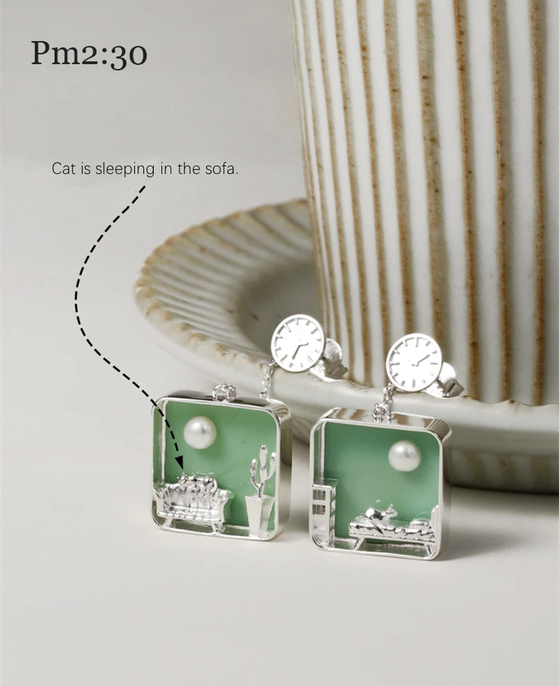 Silver Square Shaped inlaid with Glass and Pearl Creative Cat