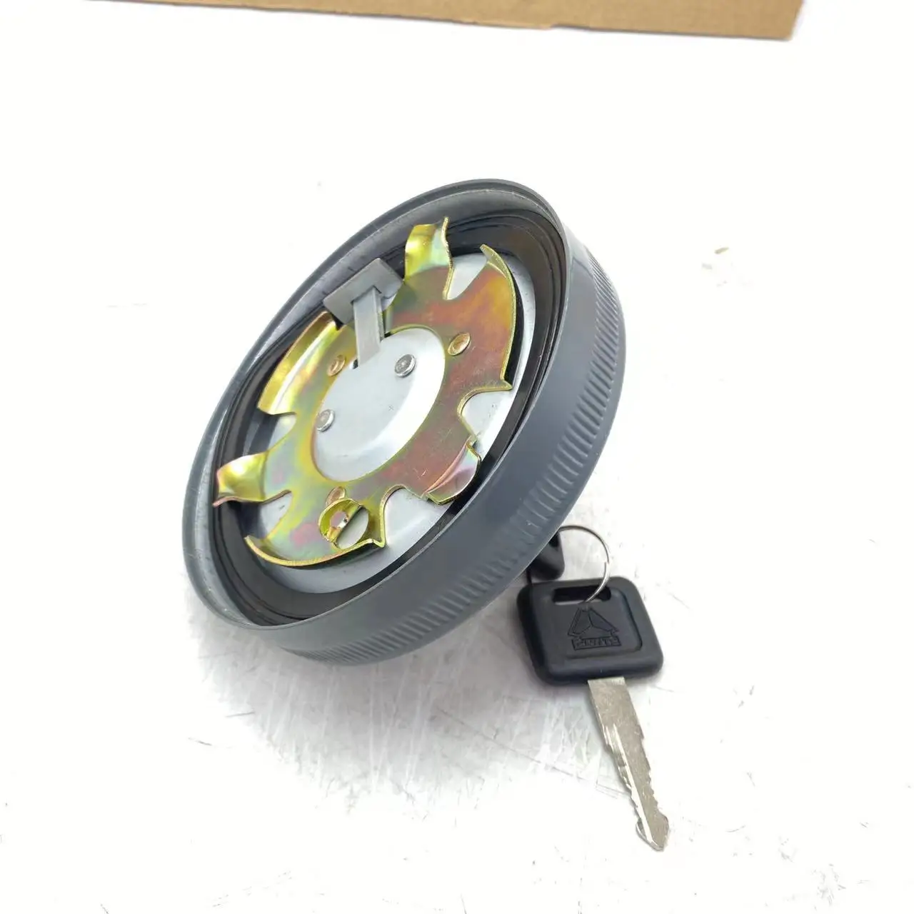 AZ9112550213 Oil Tank Cap With Lock Used For CNHTC SINOTRUK 336 380 HOWO T5G T7H SITRAK Heavy Truck