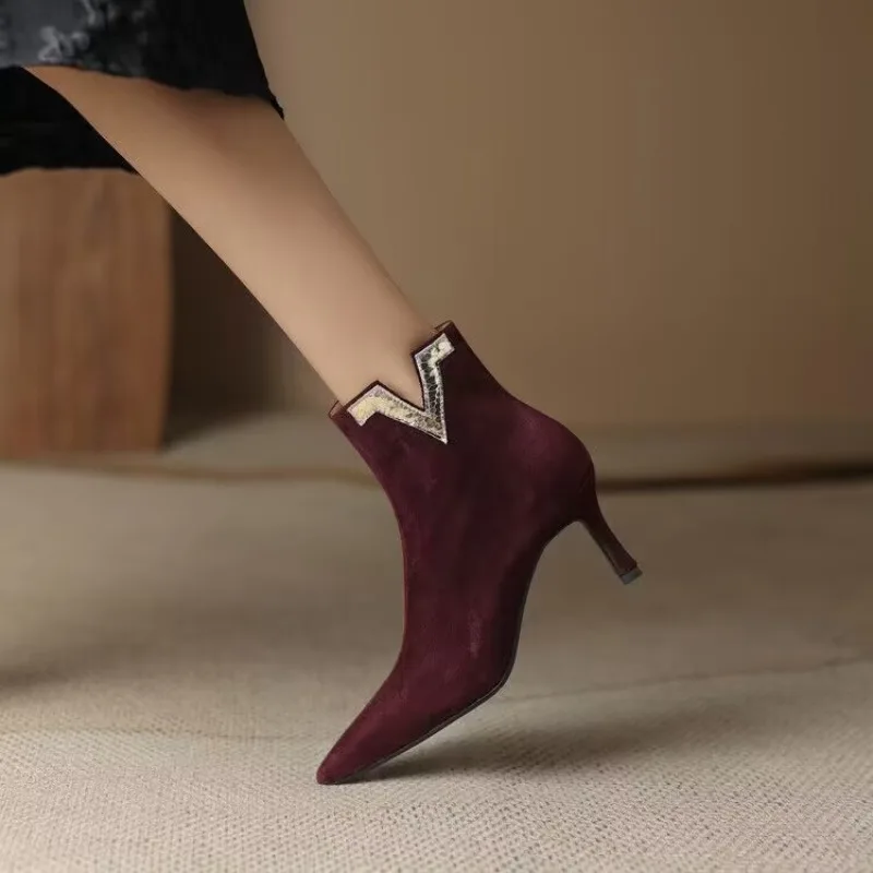 

Женские ботинки на молнии, офисные ботильоны с острым носком, на тонком каблуке, со стразами, 2023