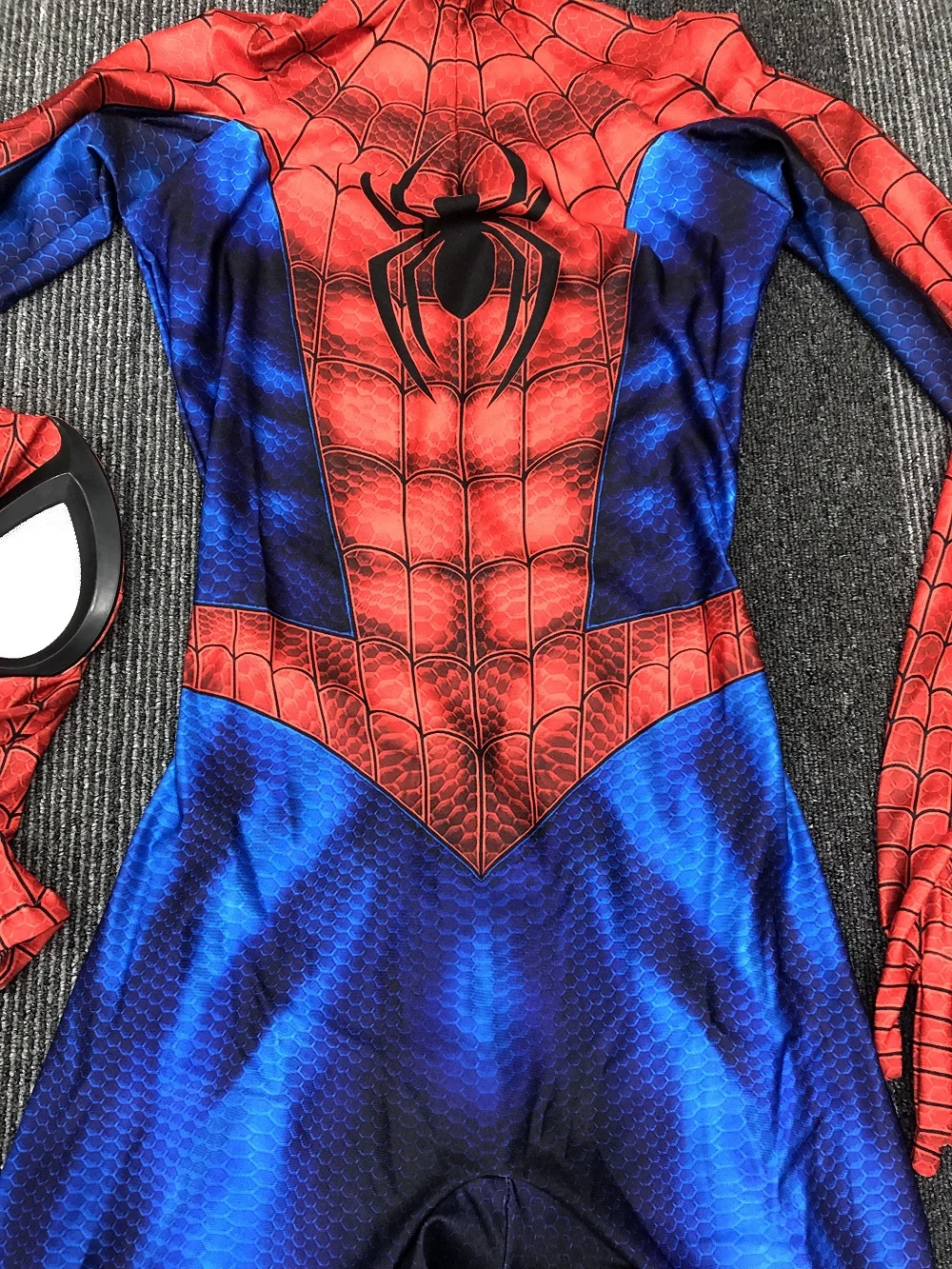 スパイダーマン コスチューム マネキン ErDnfhaUUAItwTI.jpg