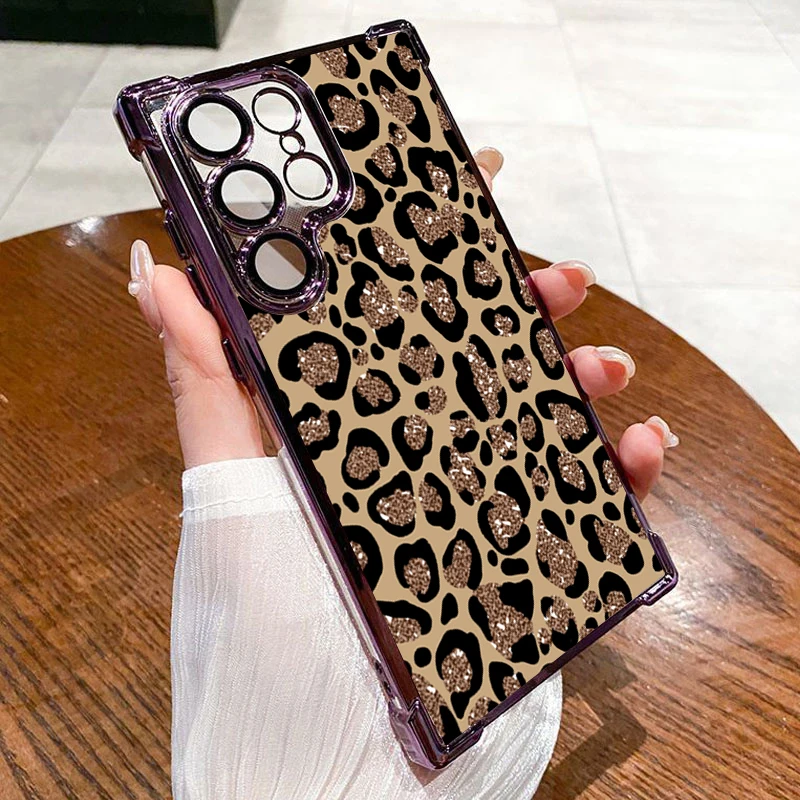 Leopard Print Smartphone Case - Stylish and Durable Cover