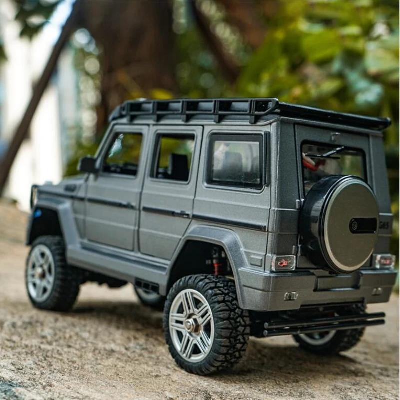 Whole Car lights Open Door Professional RC Truck Model 1:24 Full Scale 4WD Brake Function Simulation Interior MINI RC Car Toy 5