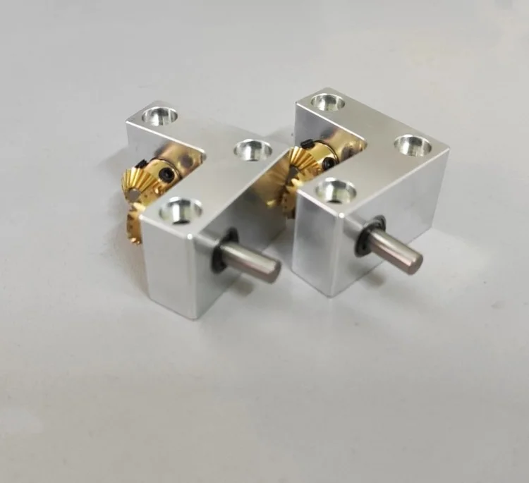 90 degree converter, speed ratio 1:1 small cone bevel gearbox right angle commutator, output shaft diameter 4mm