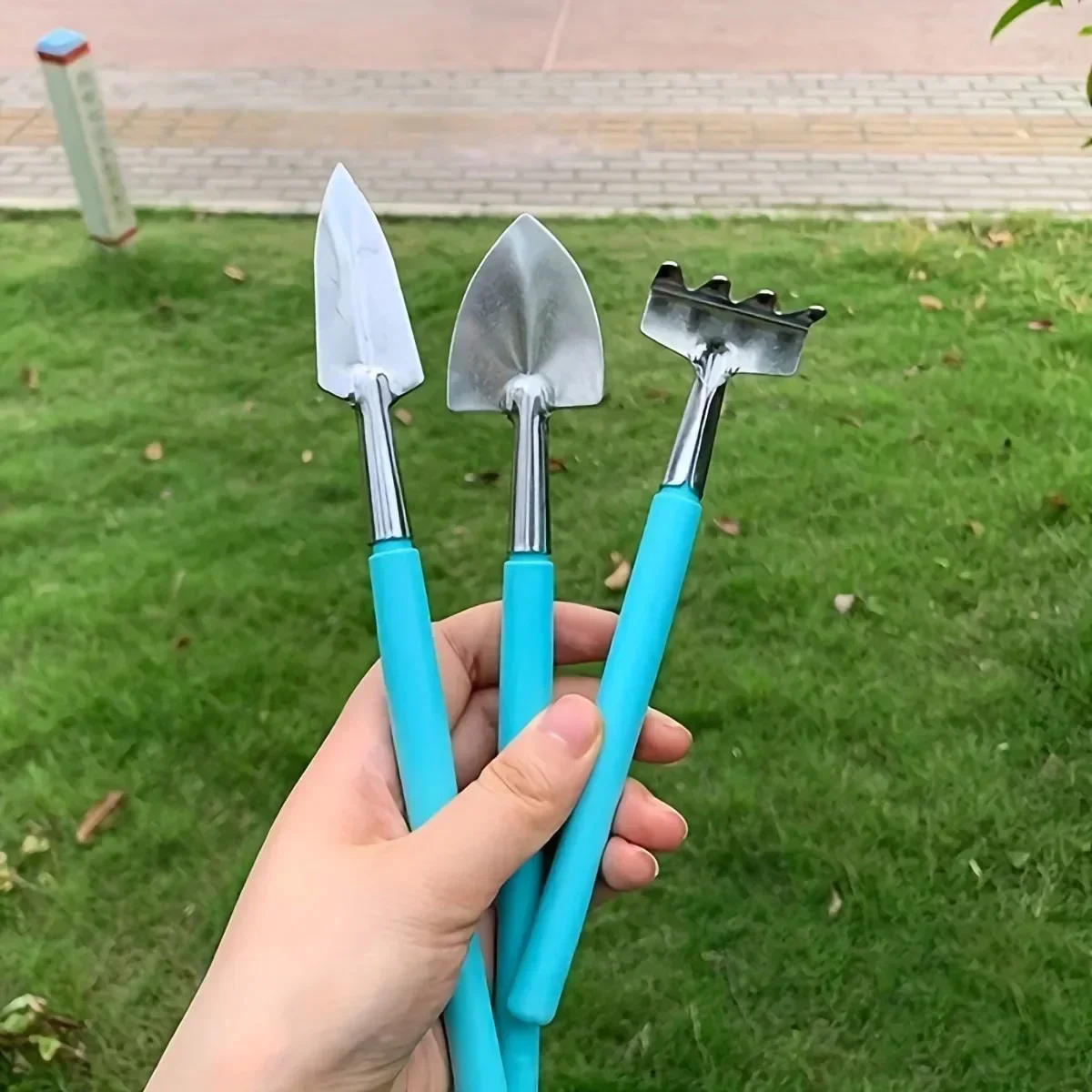 Gardening Tool Flower Rake Wooden Grasp Gardening Scoop Hardwood