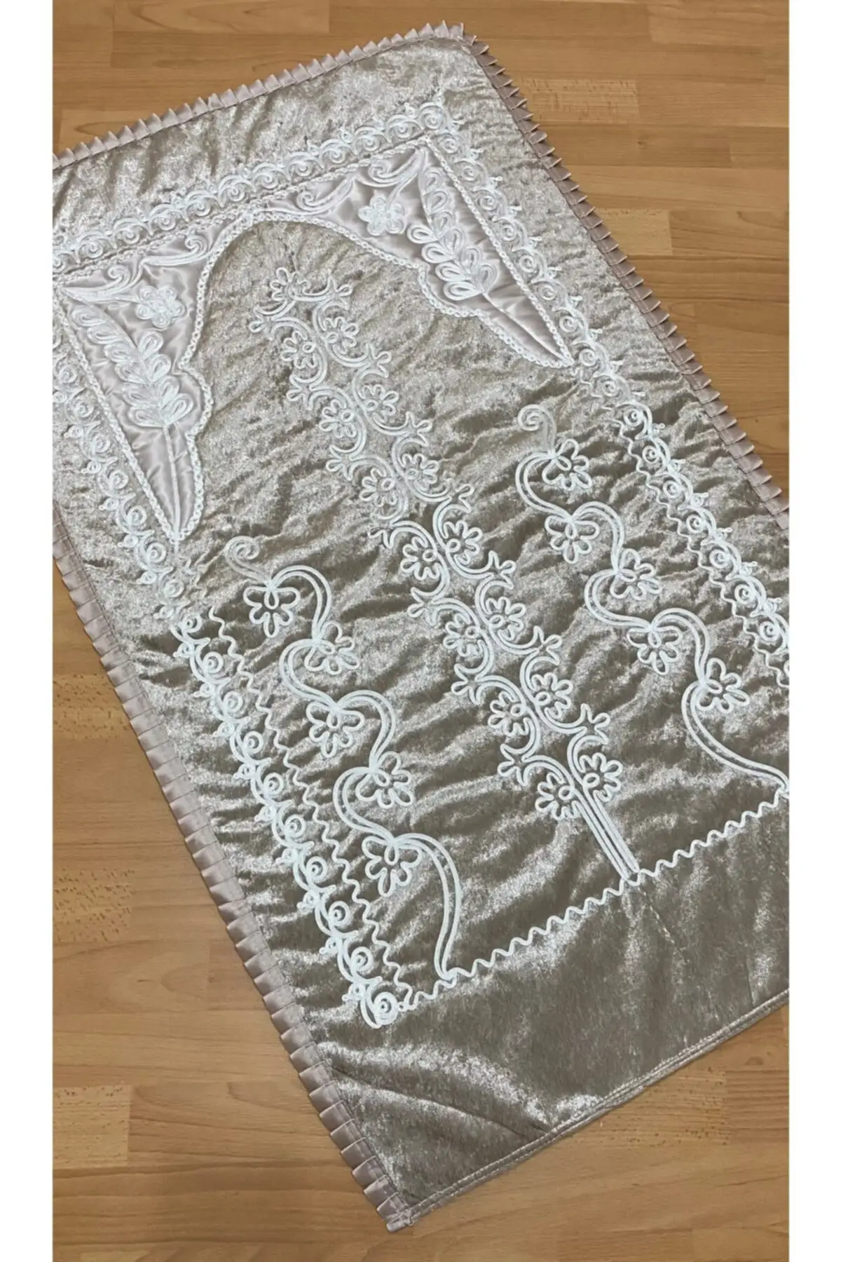 

Cappuccino (BEJ) Velvet Dowager Bridal Set Secrug Brown 70x120 Square Modern Fringe-Free Seccade Carpet & Rug Mat