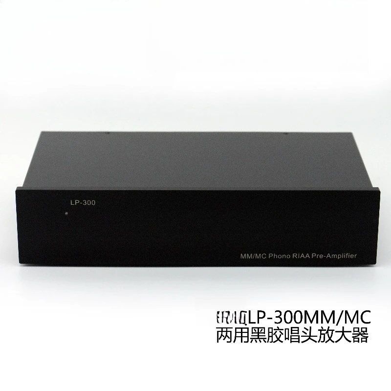 듀얼 용도 비닐 포노 앰프 LP300은 강력한 해상도와 풍부한 디테일을 자랑합니다. 게인: MM 240배, MC 2000배