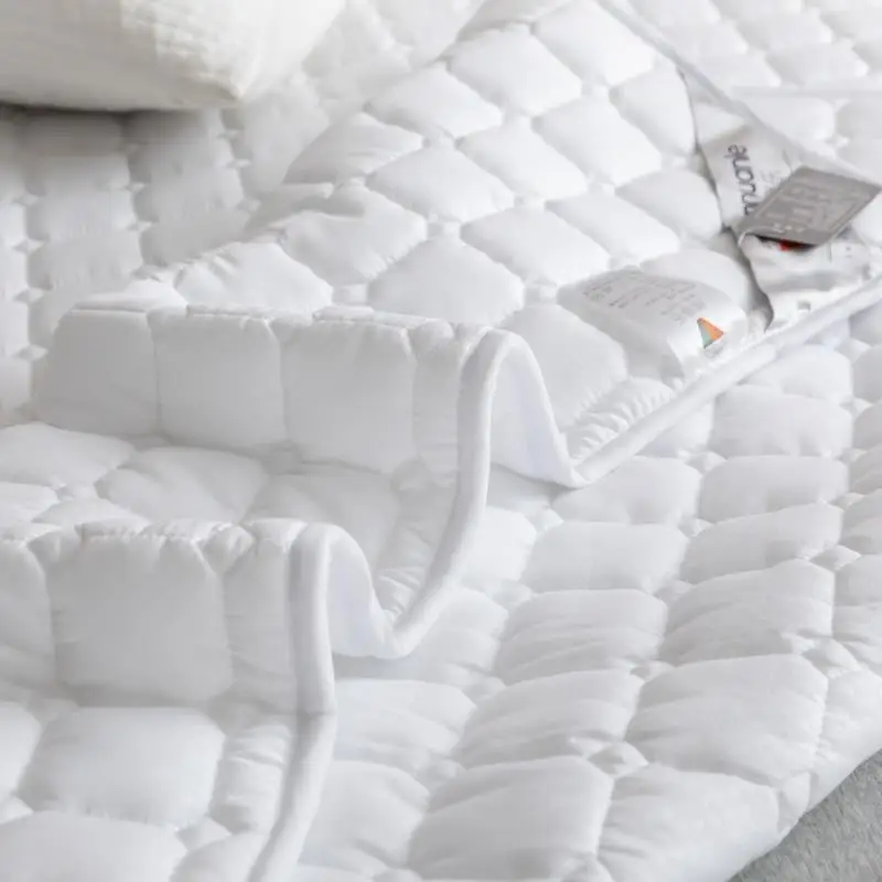 호텔급 얇고 부드러운 매트리스 패드 침실 침구 보호대 싱글/더블 사이즈 미끄럼 방지 매트리스 토퍼 쿠션 패딩 매트