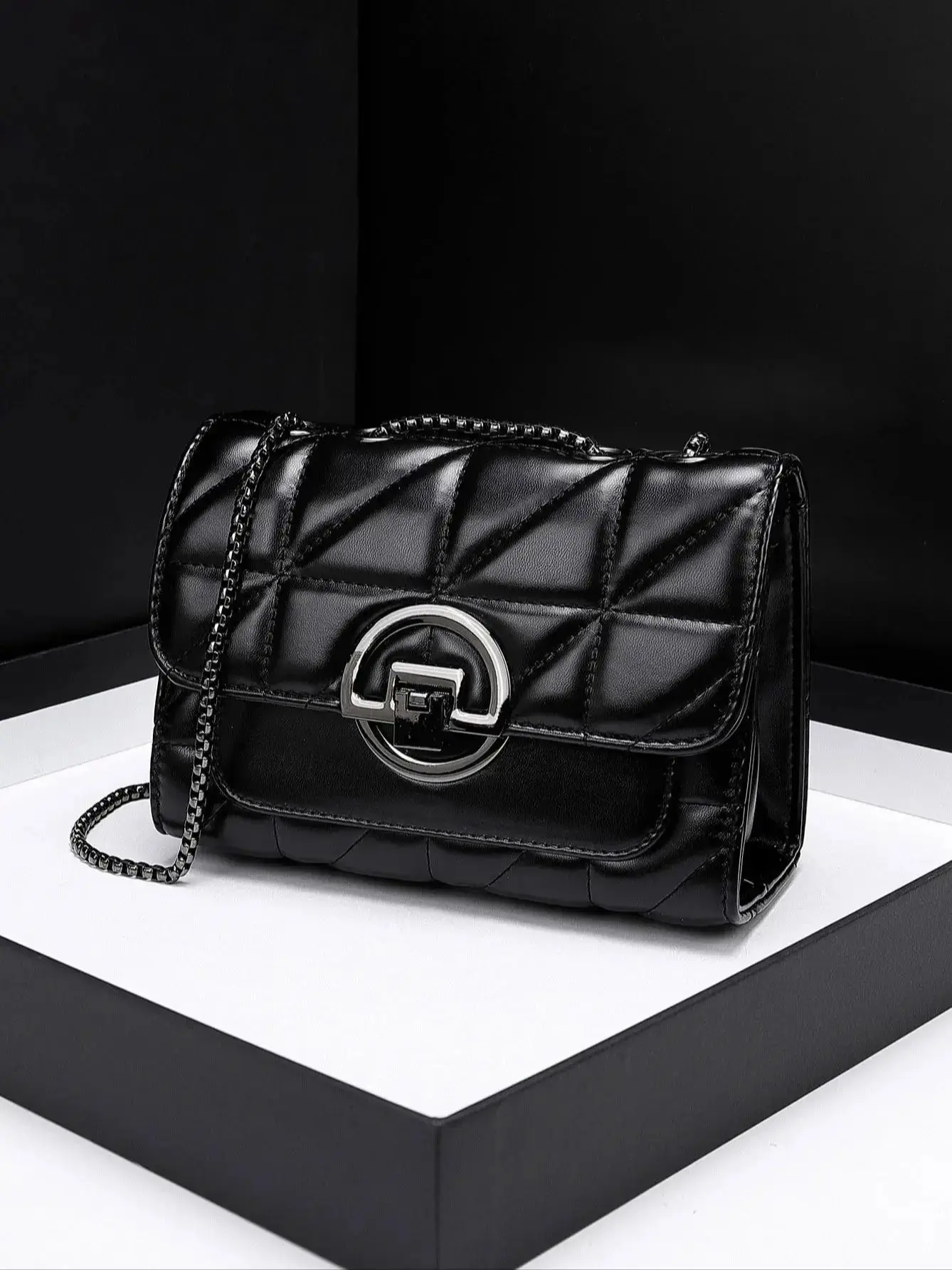 حقيبة كروس صغيرة منقوشة عصرية ومتعددة الاستخدامات...