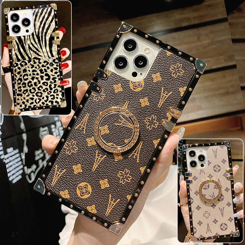 Capinha Louis Vuitton iPhone 15 Pro Max: Uma Combinação de Estilo