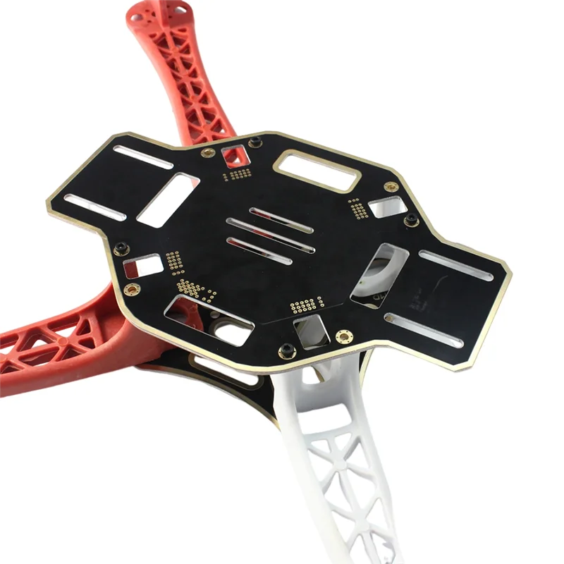 Kit cadre F450 Flame Wheel pour DJI assemblé, montrant la structure légère et colorée du drone.