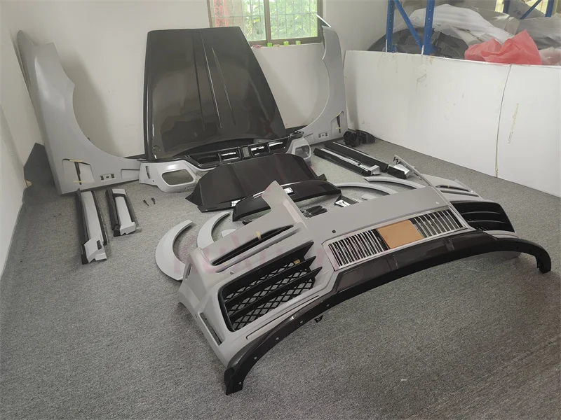 M Style High Quality Dry Carbon Fiber Car Front Bumper Rear Bumper Hood Fender Rear Spoiler for Rolls Royce Cullinan Body Kit