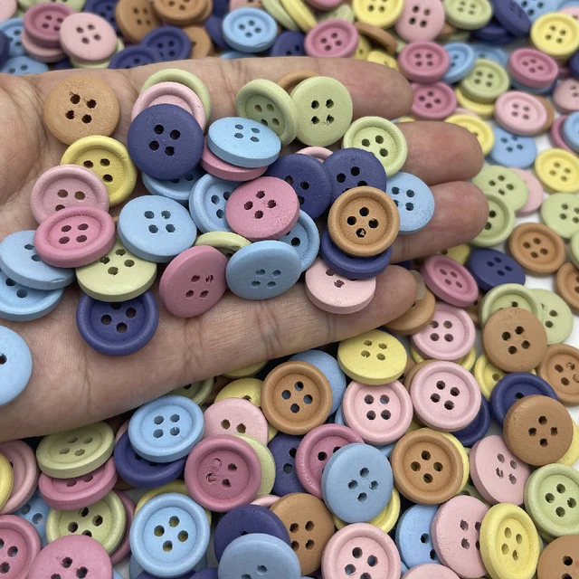 100pcs 1.5cm 2-Hole Wooden Buttons with Christmas Colored Pattern