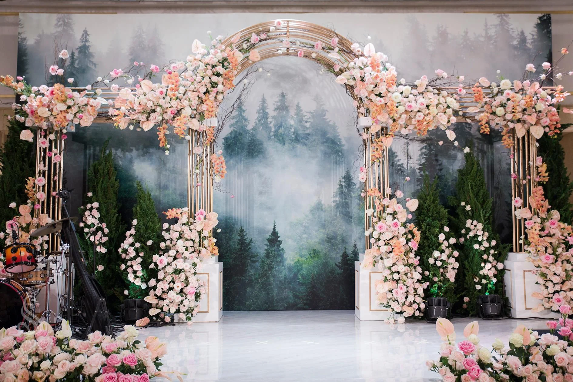 

gold arch stands wedding backdrop wedding decor