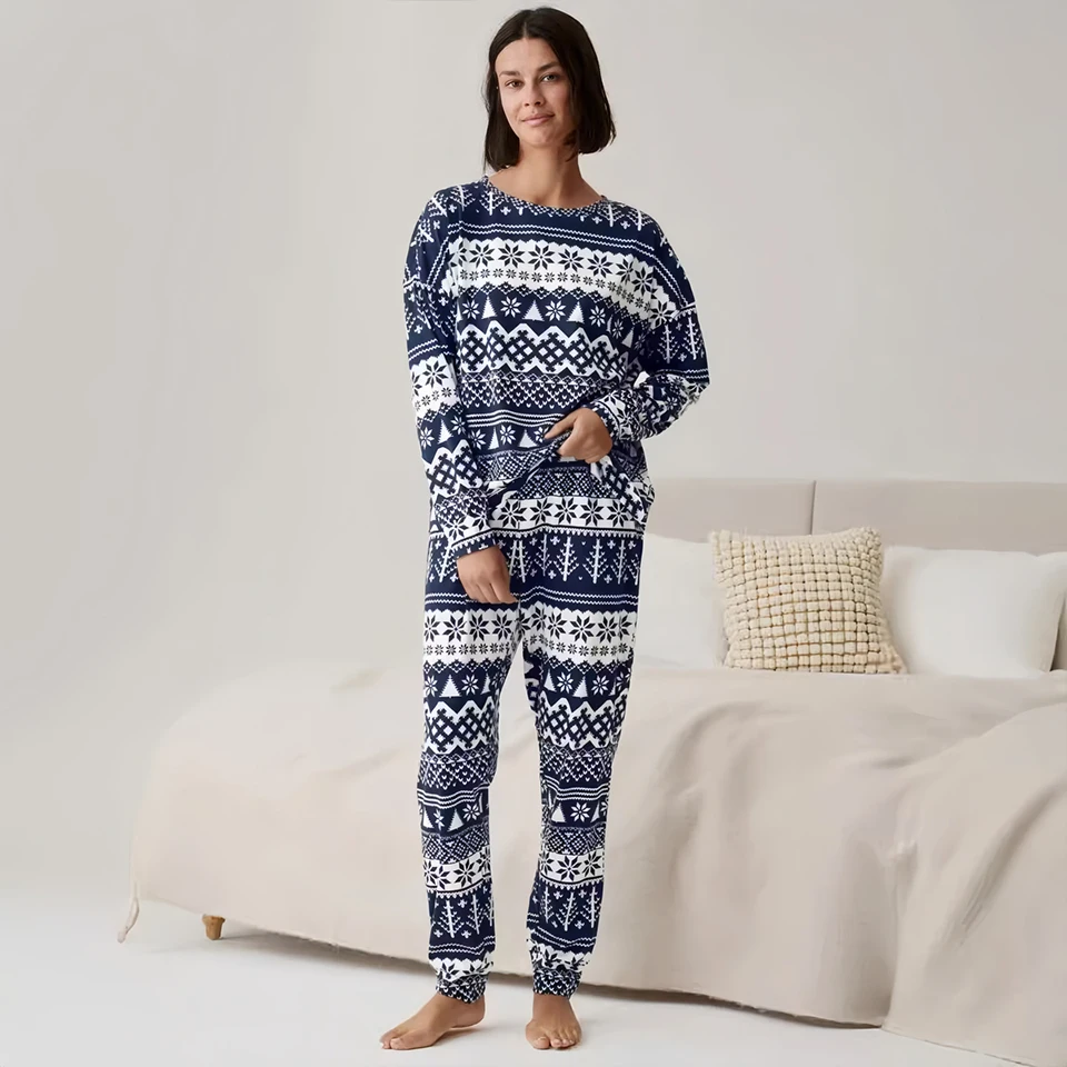 thumbnail image 5 of Conjunto de pijama navideño a juego para madre e hijos para el Año Nuevo 2025, camiseta de manga larga con estampado vintage, pantalones, ropa de dormir para parejas y hermanos, 5 of 5