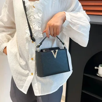 حقيبة يد نسائية فاخرة، حقيبة دلو أنيقة من جلد البولي يوريثان على شكل حرف V، حقيبة يد بغطاء علوي للنساء حقائب كتف كروس للنساء 4